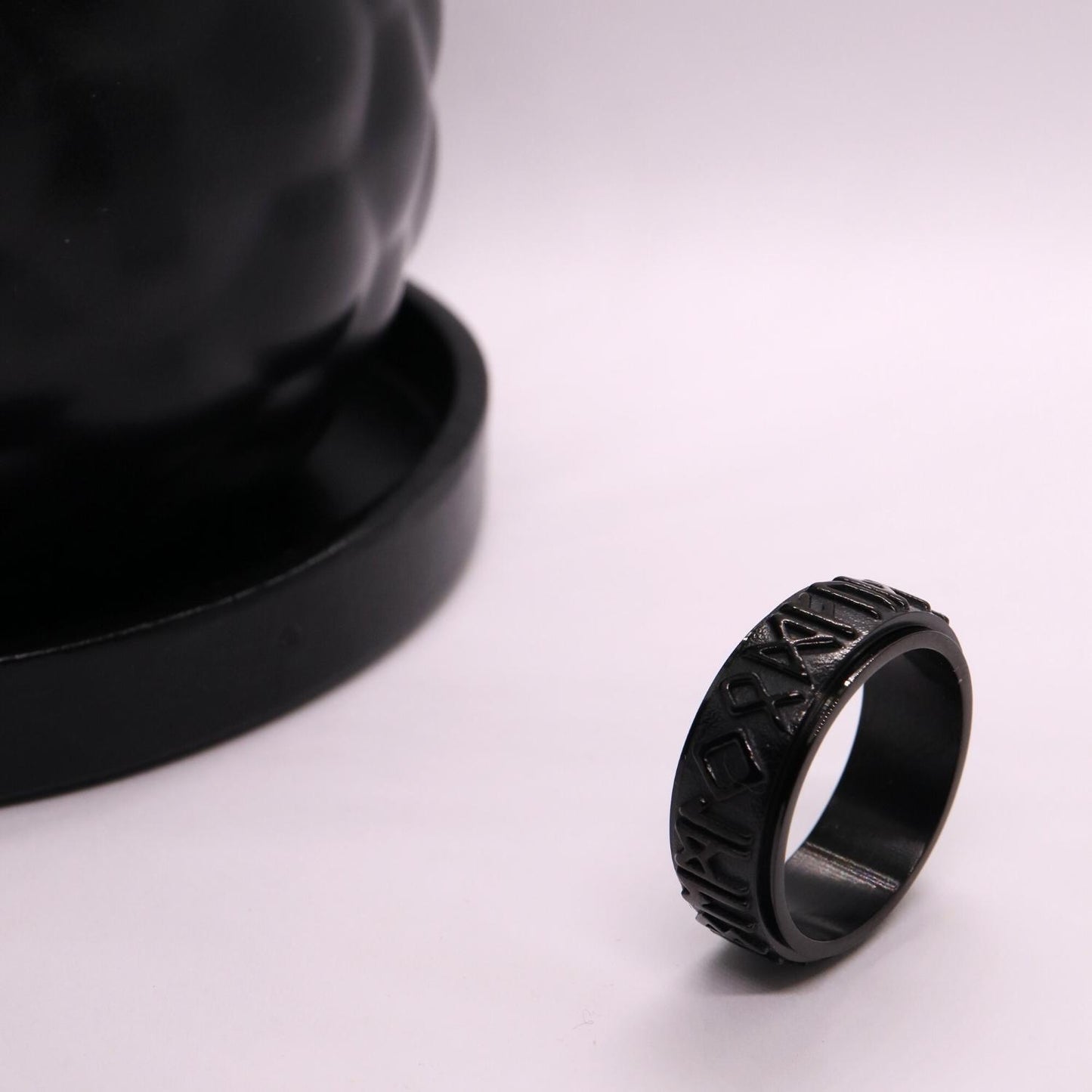 Anxiety Ring (Noors) Zwart Sfeerbeeld 