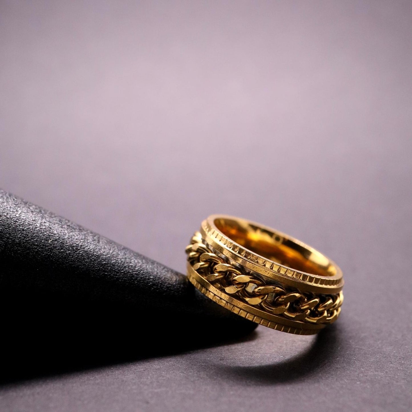 Anxiety ring ketting goud-goud sfeerbeeld 3