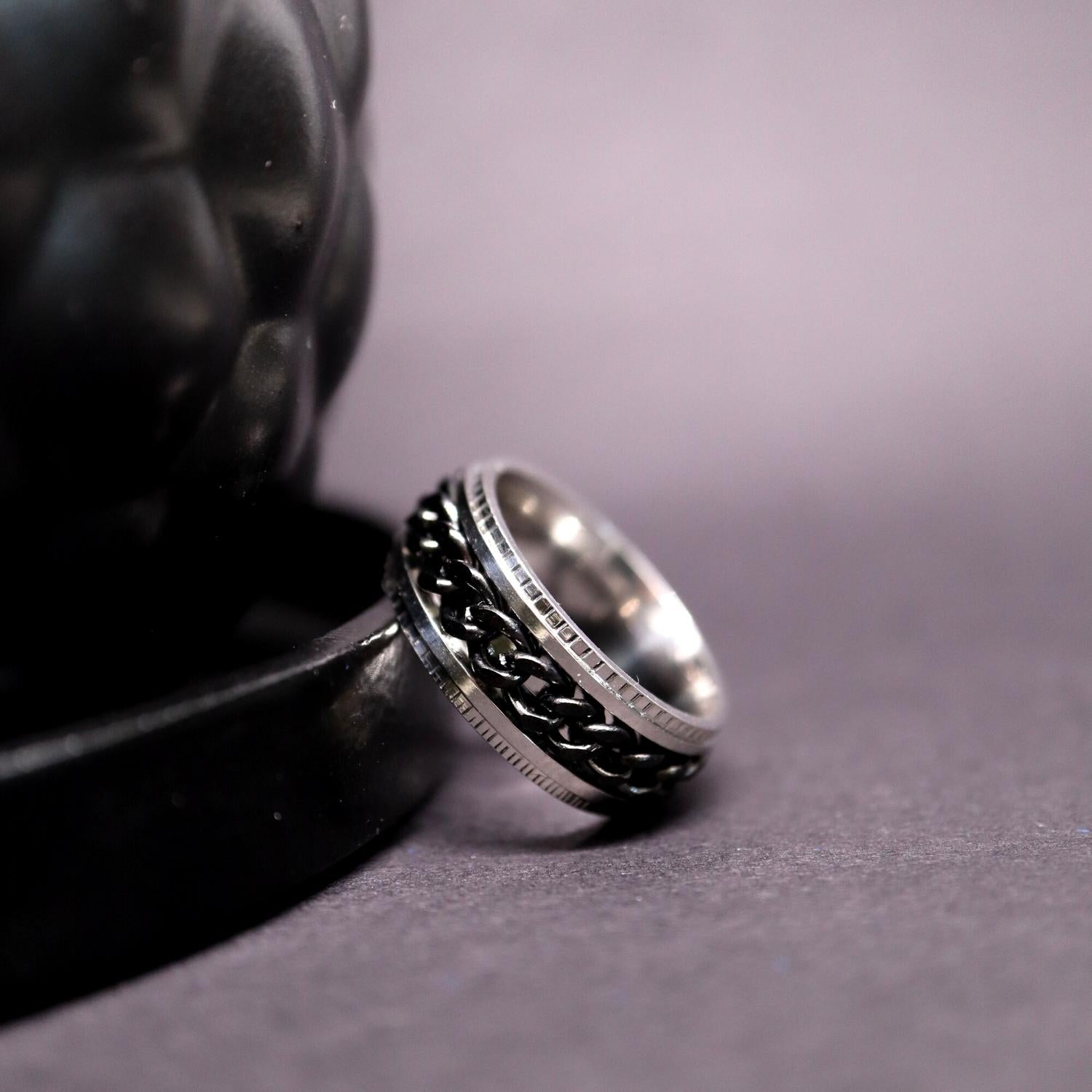 Anxiety Ring (ketting) Zilver-Zwart sfeerbeeld