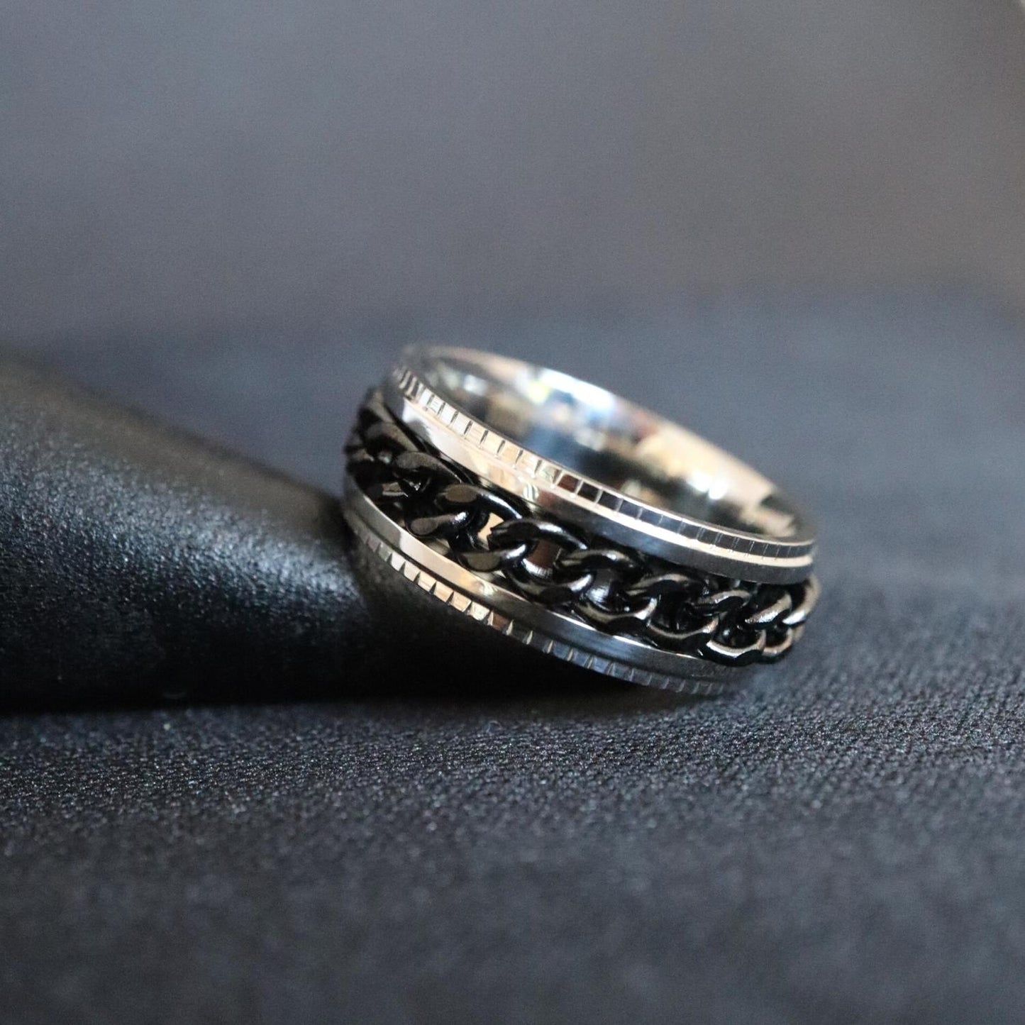 Anxiety Ring (ketting) Zilver-Zwart sfeerafbeelding