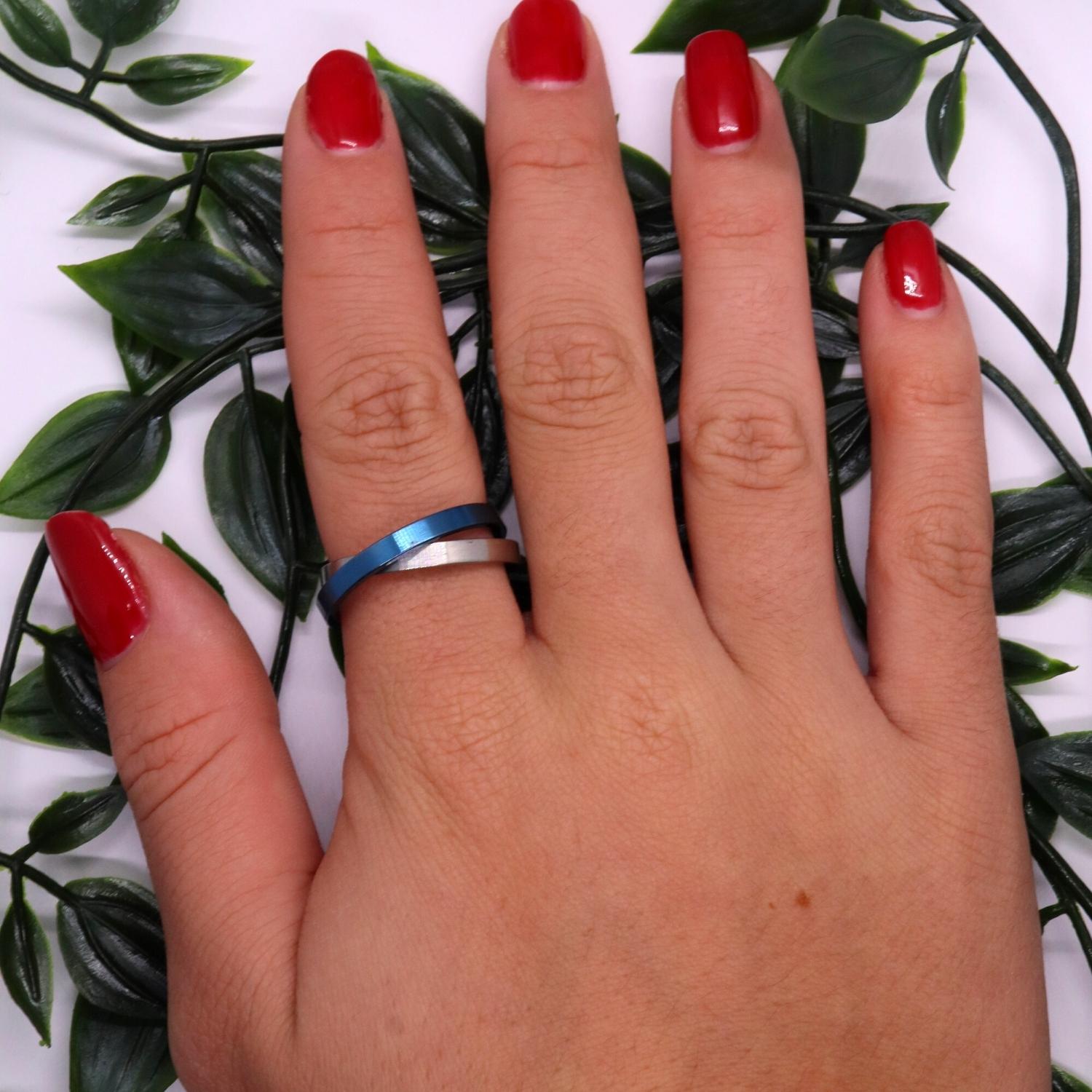 Anxiety Ring (twee ringen) Blauw-Zilver om vinger