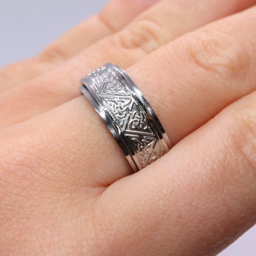 Anxiety ring (Keltisch) Zilver om vinger 